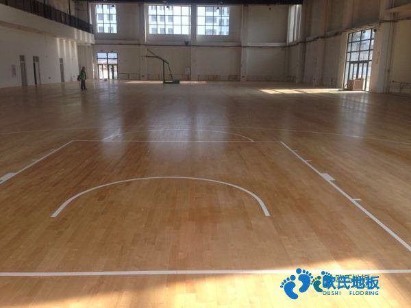 單龍骨運動場地板如何保養(yǎng)