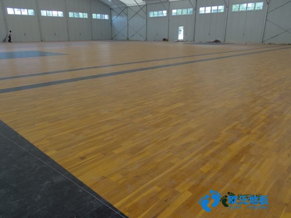 質(zhì)量好籃球地板施工團(tuán)隊